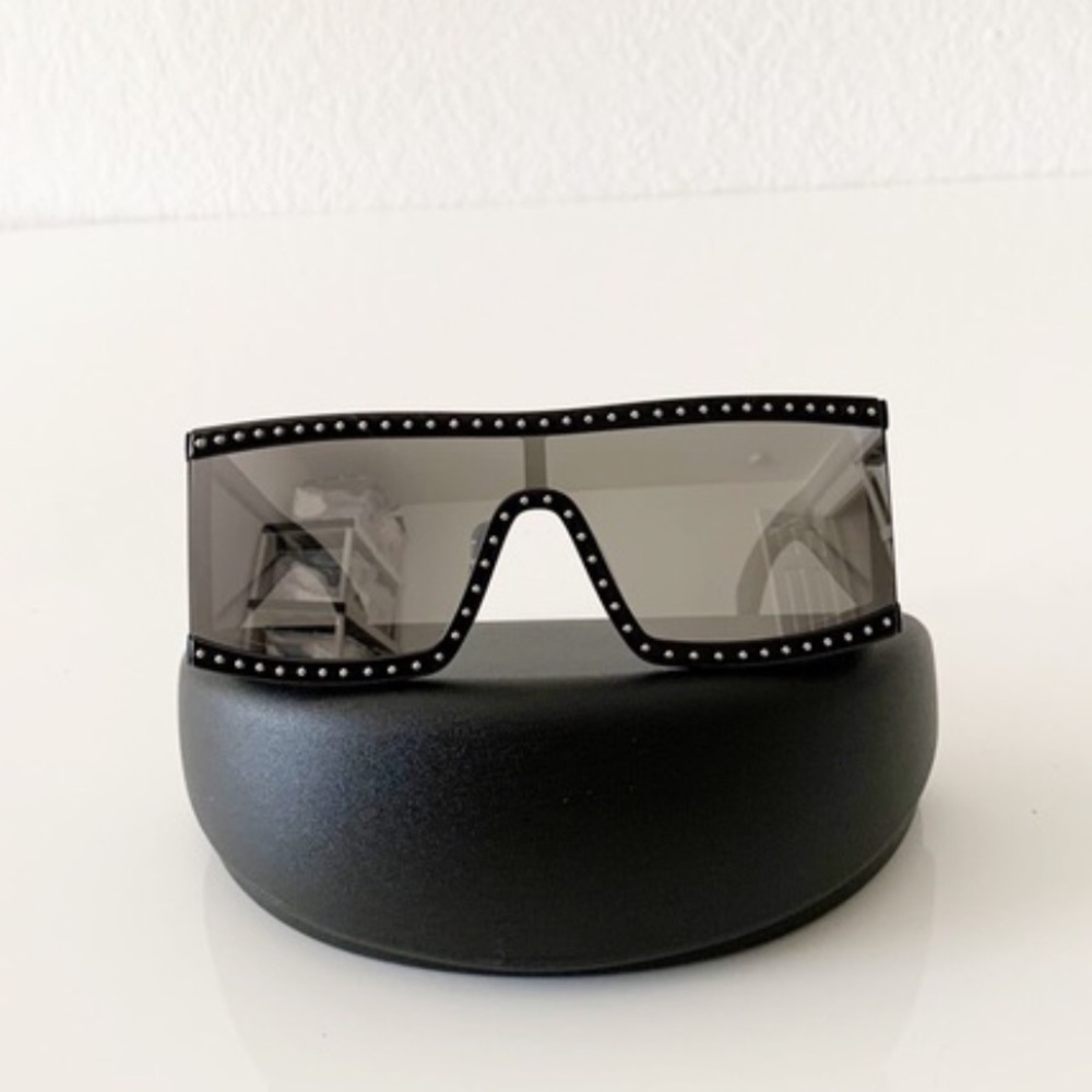 SOLD Moschino Sunglasses, New - Picture 13 of 16